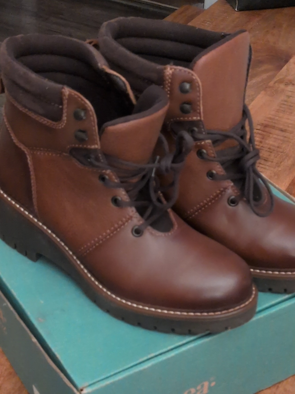Andrea Brown Leather Lace Up Lug Sole Comfort Ankle Boots Women's Size 9